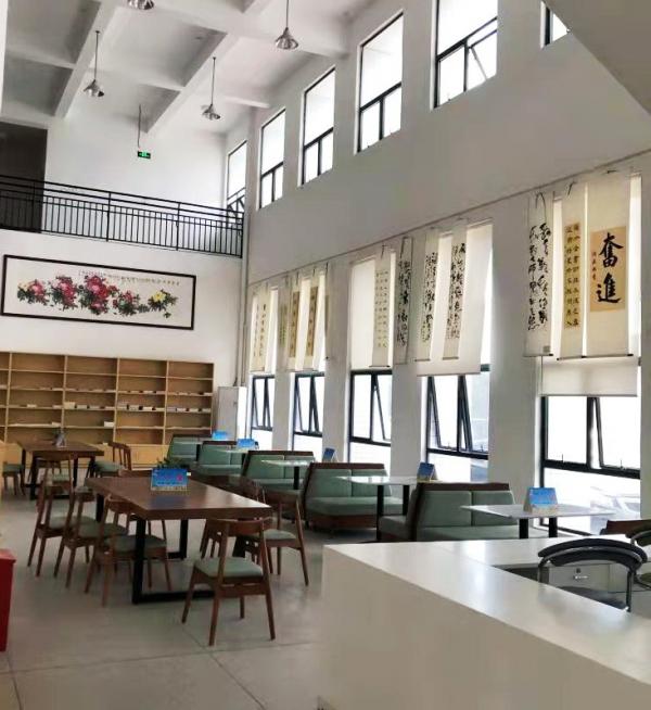 图书馆一角.jpg
