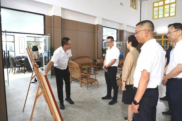 泉州市政府副市长黄文捷莅临福建师大泉州附中检查指导高考考点准备工作